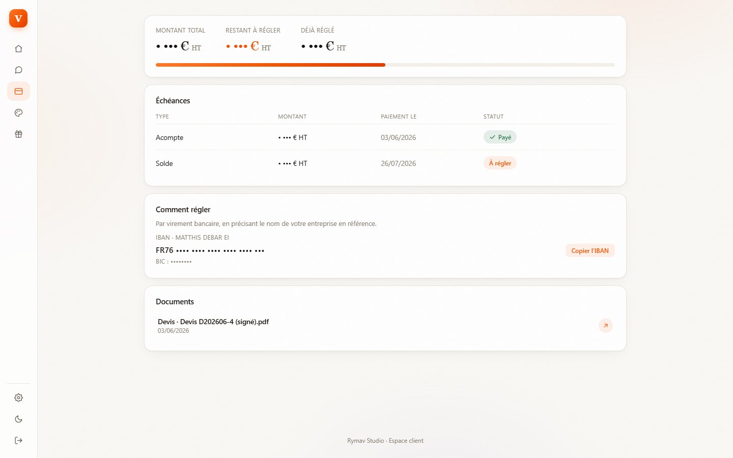 Page facturation de l'espace client : montant total, restant à régler, échéances acompte et solde avec leur statut de paiement, coordonnées bancaires masquées et devis signé téléchargeable.